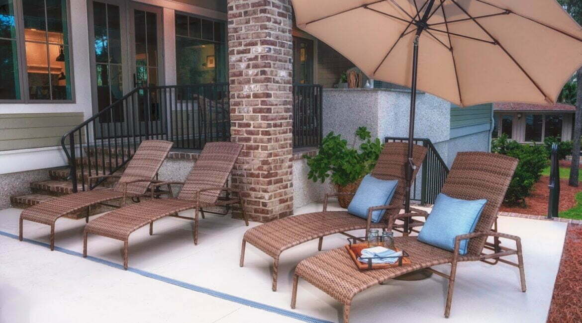 beautiful lounge chairs