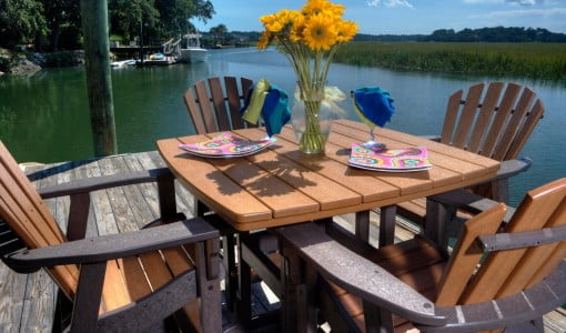Outdoor Furniture: Recycled Plastic vs. Steel