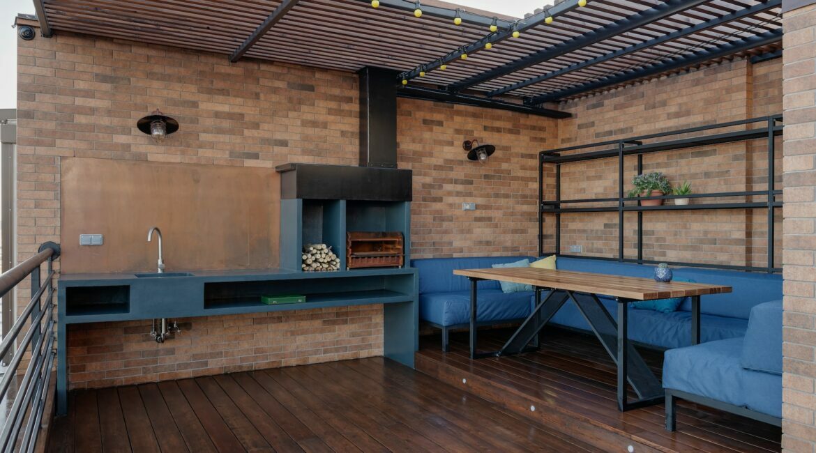outdoor kitchen