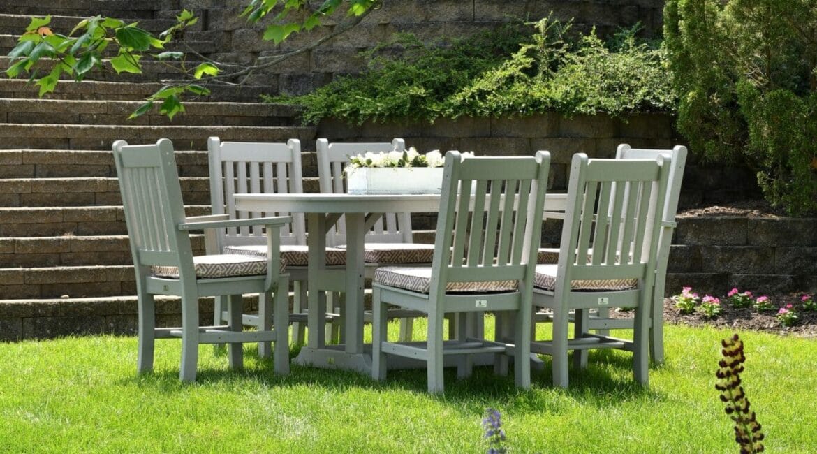 outdoor dining furniture
