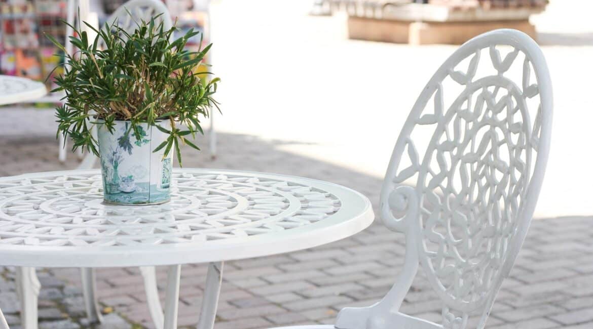 cast aluminum furniture