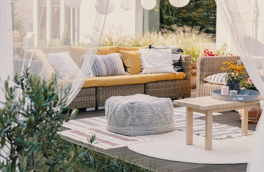 Complete Your Outdoor Space: The Best Décor to Match Your Patio Furniture