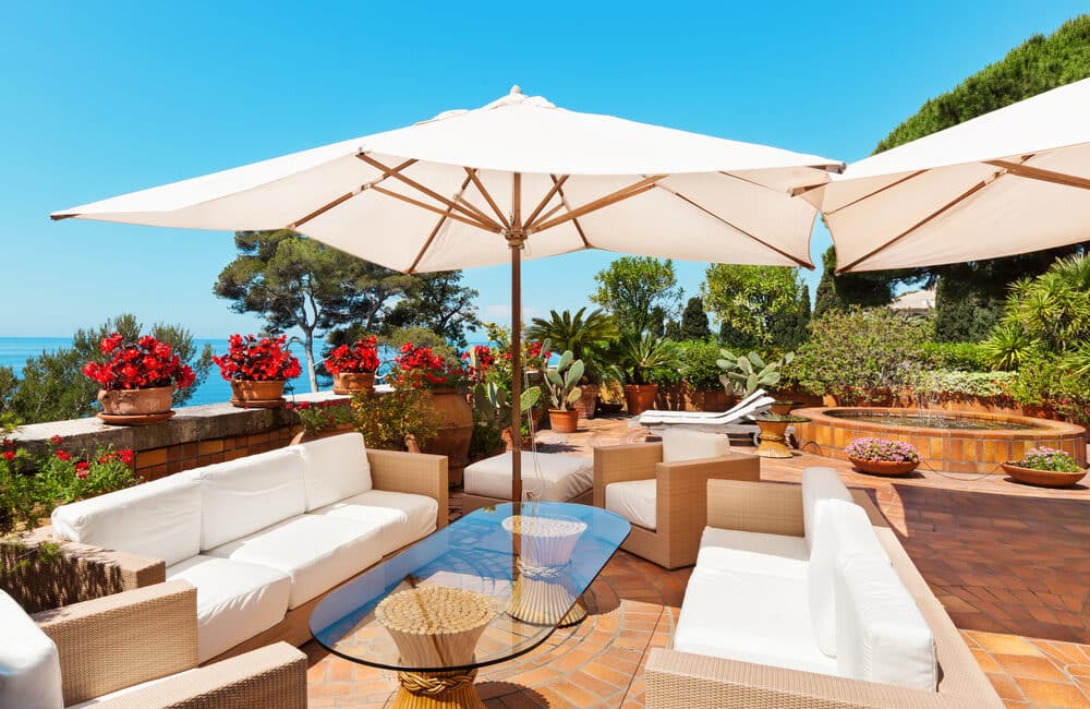 The Best Materials for UV-Resistant Outdoor Furniture in Florida