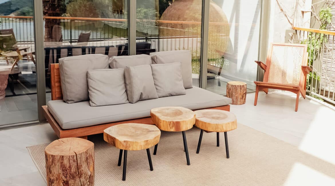 Outdoor Seating Solutions: From Sofas to Chaise Loungers