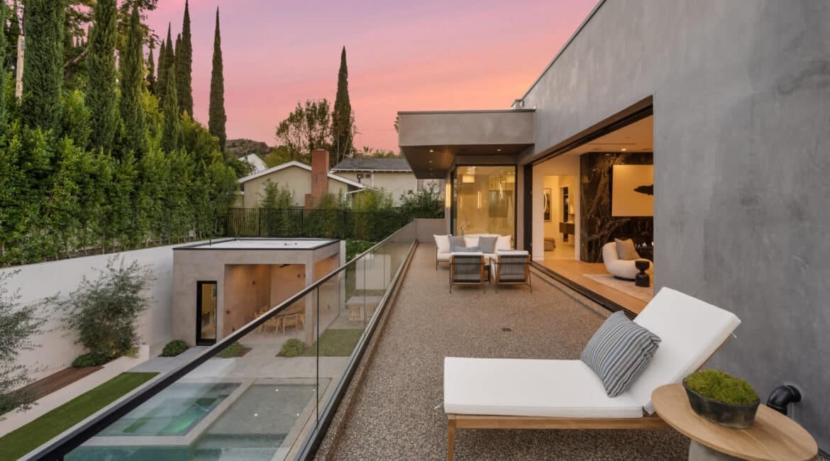 The Best Lounge Chairs for Relaxing in Your Atlanta Backyard