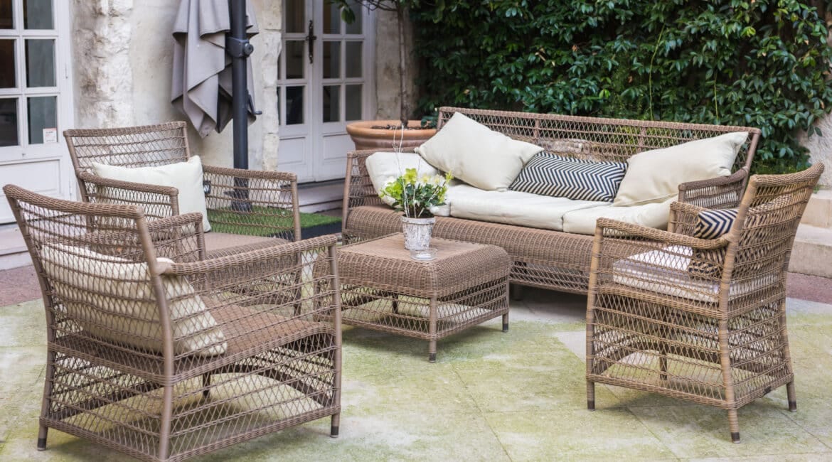 Lounge in Style: The Best Outdoor Sectionals for Florida Homes