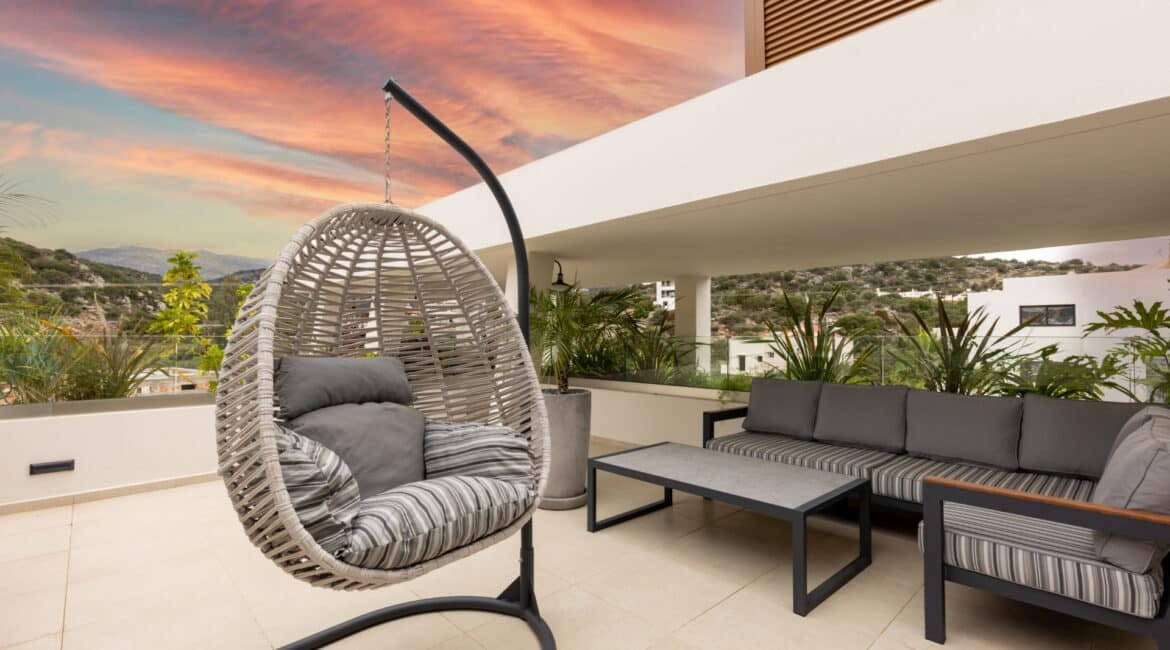 Outdoor Hammocks & Swings That Can Handle Florida Rain