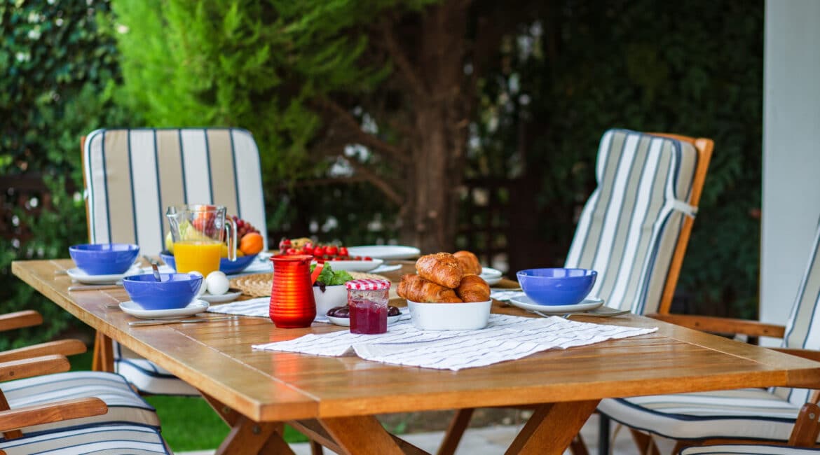 outdoor dining furniture