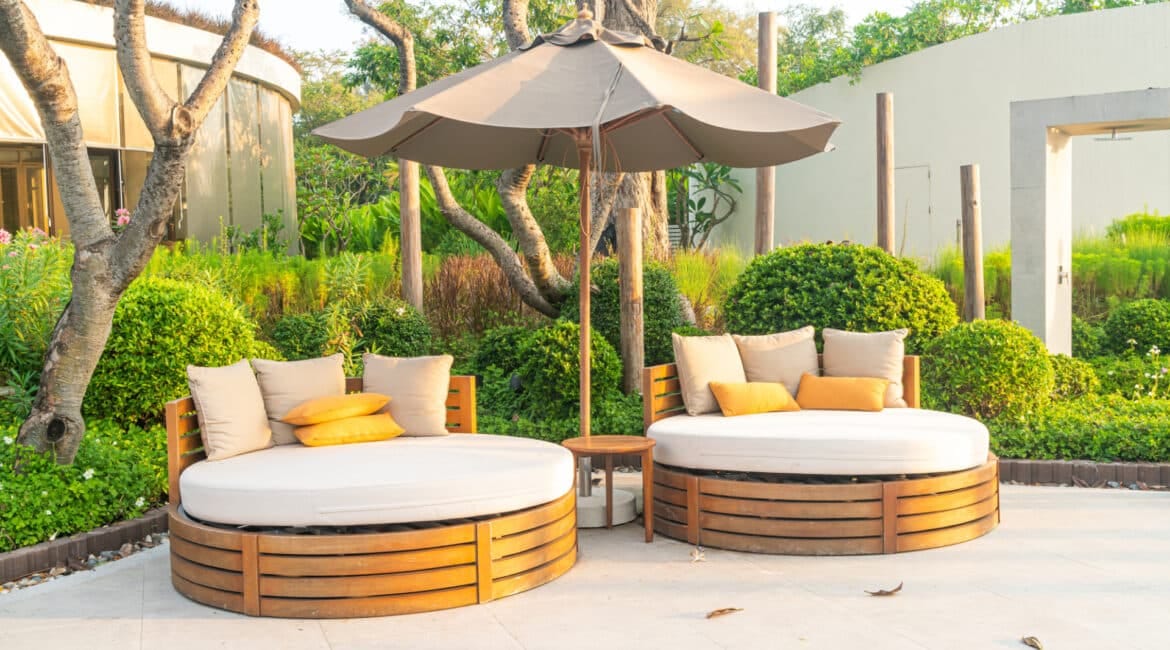 How to Create a Relaxing Outdoor Lounge Area in Your Jacksonville Home