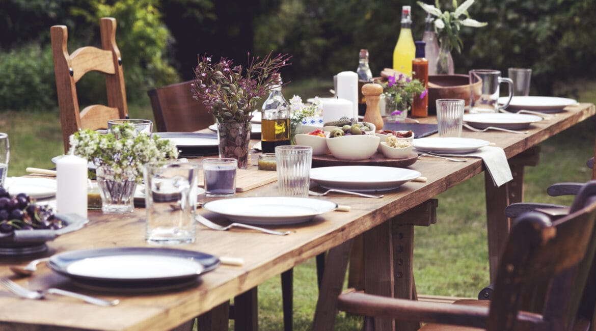 Patio Dining Sets That Make Outdoor Meals in Jacksonville a Breeze