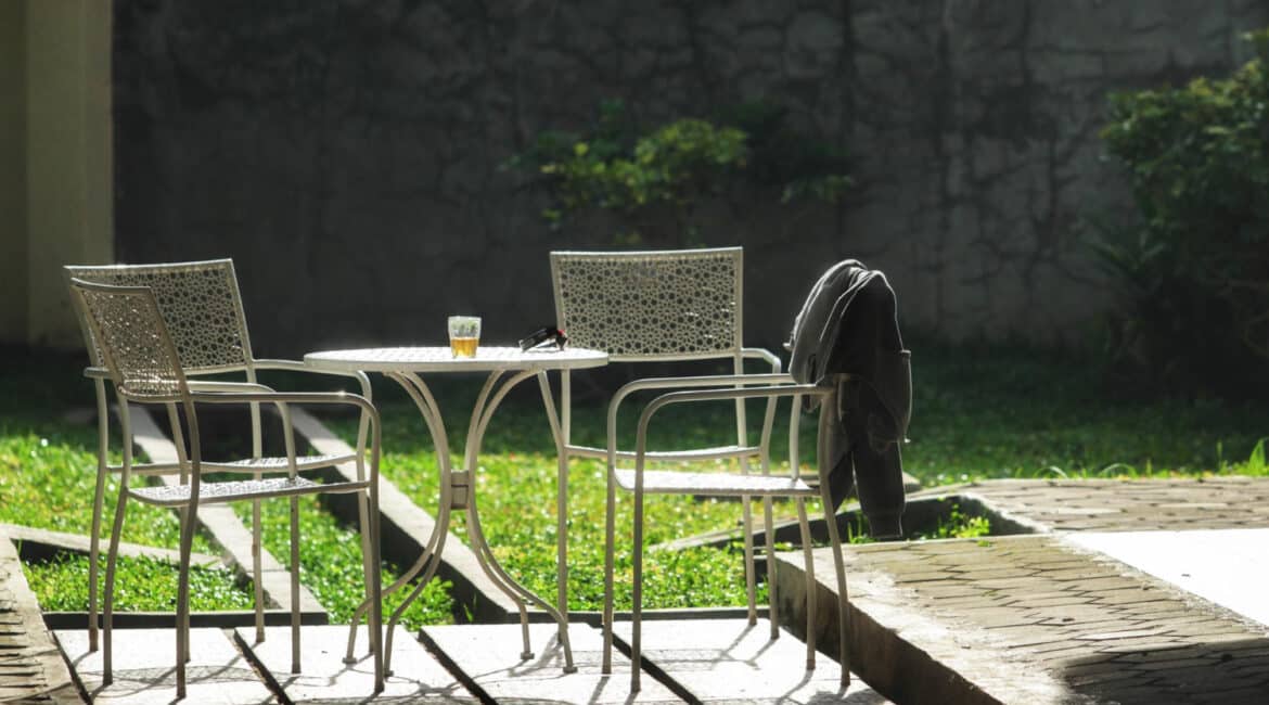 cast aluminum furniture