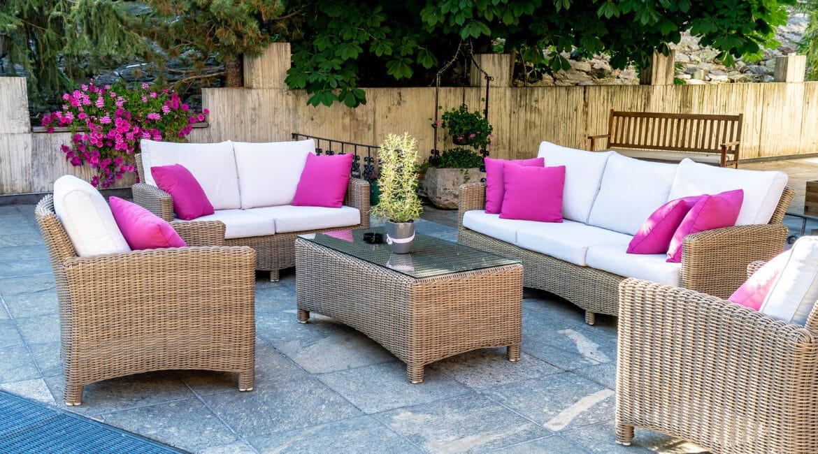 Teak, Wicker, or Aluminum? Best Patio Materials for Florida Weather