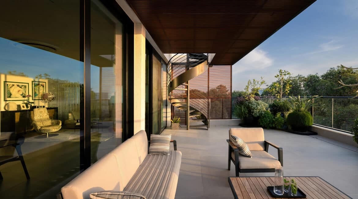 Outdoor Furniture Must-Haves for Jacksonville Airbnb Hosts — Florida