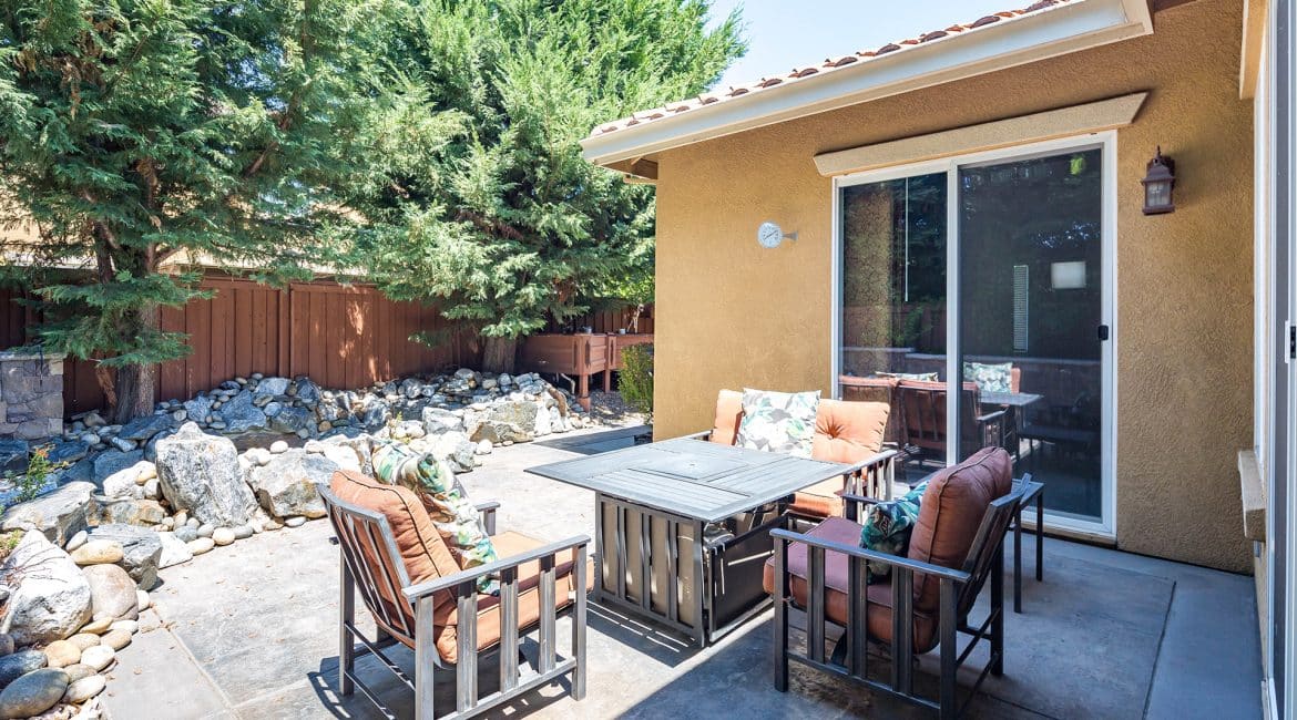 “How to Maintain Outdoor Furniture in Florida’s Humid Climate”