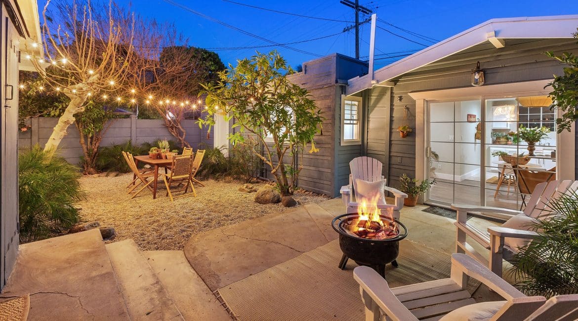 “Fort Myers Backyard Makeover Ideas with the Right Outdoor Furniture” — Florida