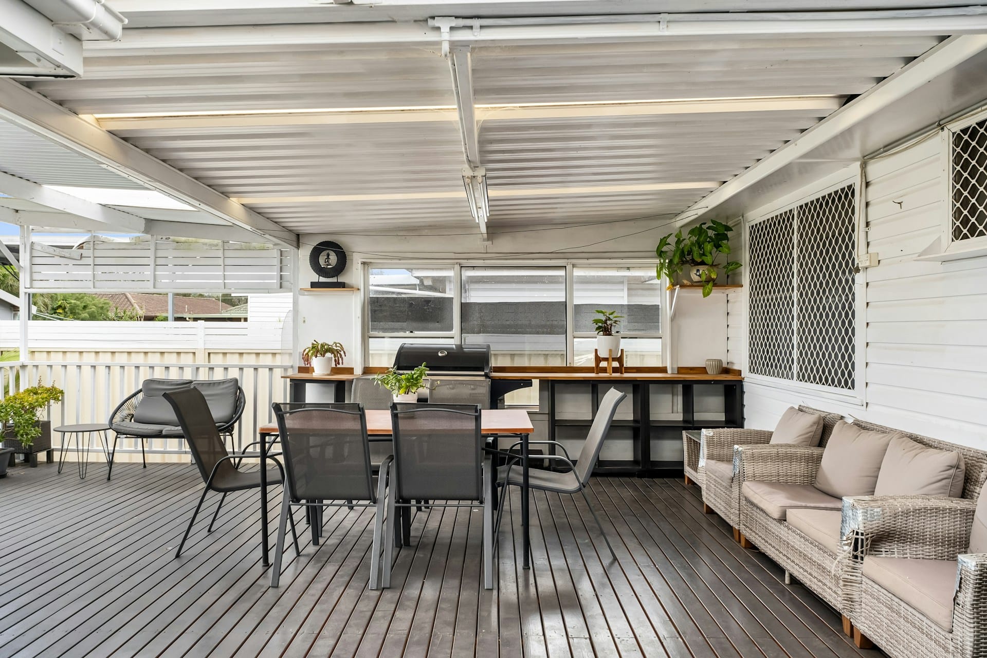 Outdoor Dining Sets Right Size Material setup for Florida outdoor living