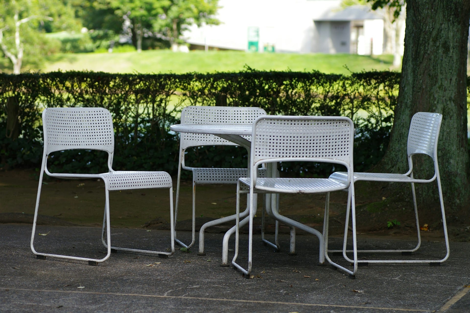 Outdoor Dining Sets Right Size Material options on display in Florida