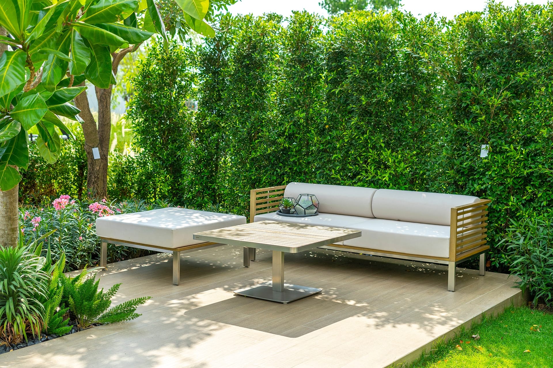 Choose Outdoor Patio Furniture That Lasts options on display in Florida