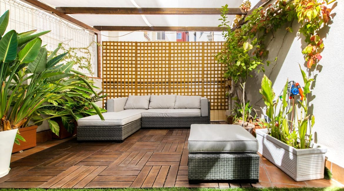 Chaise Loungers & Sunbeds: Perfect Poolside Furniture for Atlanta — Florida