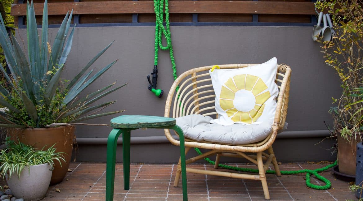 Choosing Cushions & Fabrics That Last in Jacksonville Weather — Florida