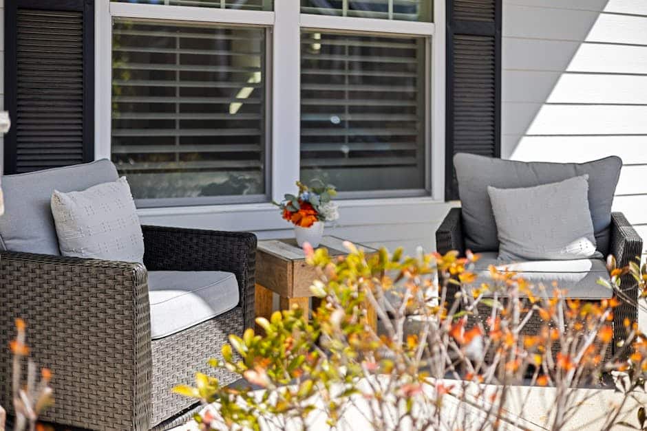 Florida lanai with travertine pavers and a neutral-toned outdoor rug under a seating arrangement