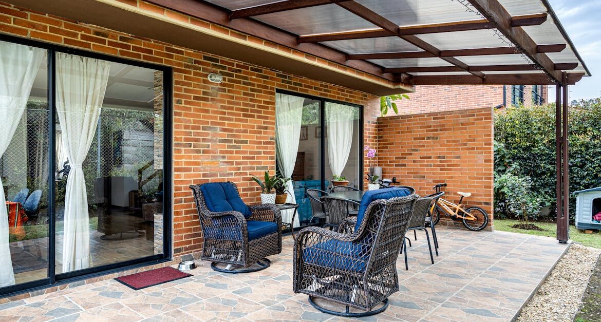 Townhouse community patio set florida